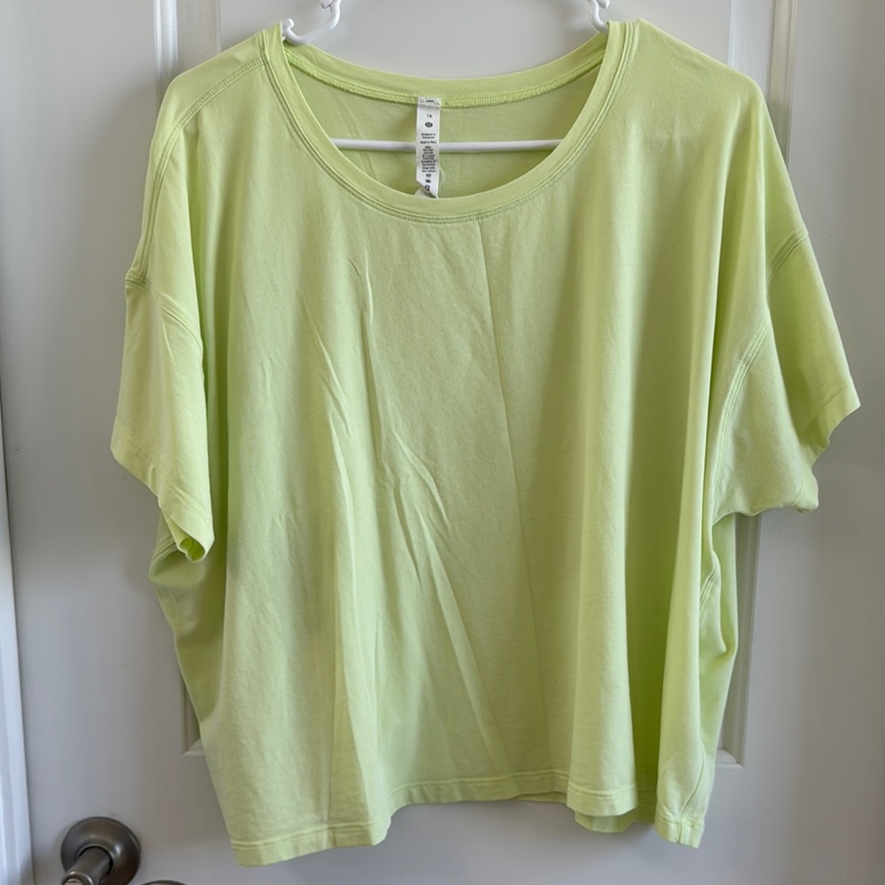 Lululemon cates Tshirt color crispin green